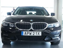 Svart Begagnad 2020 BMW 330e Sport Line Kombi | 299 500 kr (Marknadspris)