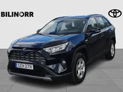 Svart Begagnad 2021 Toyota RAV4 Hybrid Active SUV | 339 900 kr (Marknadspris)