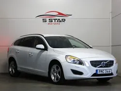 Vit Begagnad 2011 Volvo V60 Momentum Kombi | 78 900 kr (Marknadspris)