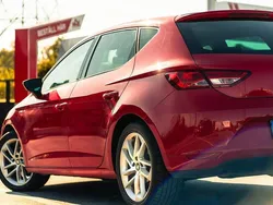 Röd Begagnad 2013 Seat Leon Style Halvkombi | 81 400 kr (Marknadspris)