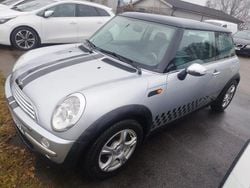 Ljusgrå Begagnad 2004 Mini Cooper Pepper Halvkombi | 29 900 kr (Bra pris)