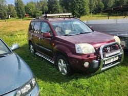 Röd Begagnad 2002 Nissan X-Trail SUV | 15 000 kr