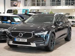 Svart Begagnad 2019 Volvo V90 CC Momentum Kombi | 359 800 kr (Marknadspris)