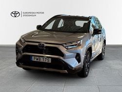 Grå Begagnad 2024 Toyota RAV4 Hybrid Style SUV | 439 900 kr (Marknadspris)