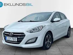 Vit Begagnad 2015 Hyundai i30 Comfort Halvkombi | 134 901 kr (Lite dyr)