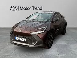 Lila Begagnad 2024 Toyota C-HR Style SUV | 349 900 kr (Marknadspris)
