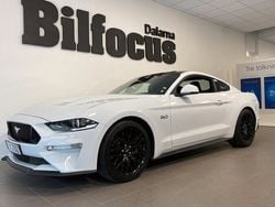 Vit Begagnad 2018 Ford Mustang GT Fastback Sportkupé | 434 000 kr (Marknadspris)