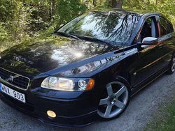 Svart Begagnad 2005 Volvo S60 Kinetic Sedan | 39 800 kr (Marknadspris)