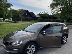 Brun Begagnad 2016 Volvo V60 CC Momentum Kombi | 210 000 kr (Bra pris)