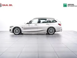 Vit Begagnad 2022 BMW 330e Shadowline Kombi | 349 900 kr (Bra pris)