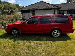 Röd Begagnad 2000 Volvo V70 Standard Kombi | 16 000 kr (Marknadspris)