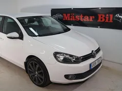 Vit Begagnad 2010 VW Golf Halvkombi | 34 900 kr (Marknadspris)