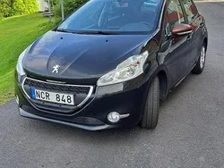Svart Begagnad 2012 Peugeot 208 Halvkombi | 40 000 kr (Marknadspris)