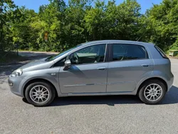 Grå Begagnad 2011 Fiat Punto Evo Dynamic Halvkombi | 39 000 kr