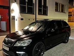 Svart Begagnad 2011 Skoda Octavia RS Kombi | 79 900 kr (Marknadspris)