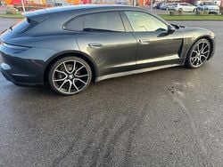 Grå Begagnad 2023 Porsche Taycan Sport Turismo Kombi | 629 000 kr