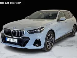 Grå Begagnad 2024 BMW 530e M Sport Kombi | 689 000 kr (Marknadspris)