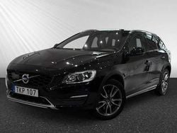 Svart Begagnad 2018 Volvo V60 CC Standard Kombi | 234 900 kr (Bra pris)