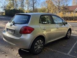 Silver Begagnad 2008 Toyota Auris Halvkombi | 49 000 kr (Marknadspris)