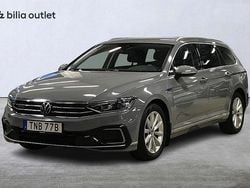 Grå Begagnad 2022 VW Passat GTE Kombi | 277 900 kr (Marknadspris)