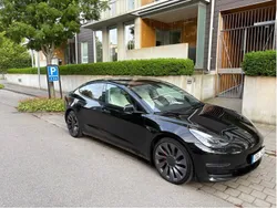 Svart Begagnad 2022 Tesla Model 3 Performance Sedan | 355 000 kr (Marknadspris)