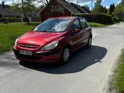 Röd Begagnad 2002 Peugeot 307 Halvkombi | 14 000 kr (Marknadspris)