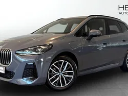 Grå (grey) Begagnad 2024 BMW 225 Active Tourer M Sport Minibuss | 428 700 kr (Marknadspris)