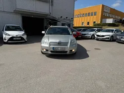 Silver Begagnad 2004 Toyota Avensis Kombi | 15 900 kr