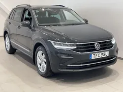 Grå (urano grey) Begagnad 2023 VW Tiguan Life SUV | 289 900 kr (Bra pris)