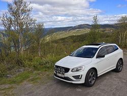 Vit Begagnad 2014 Volvo XC60 R-Design SUV | 139 000 kr (Marknadspris)