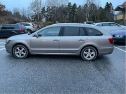 Brun Begagnad 2015 Skoda Superb Elegance Kombi | 145 000 kr (Marknadspris)
