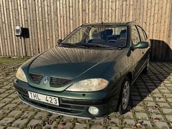 Grön Begagnad 2002 Renault Mégane II Halvkombi | 28 900 kr (Marknadspris)