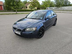 Blå Begagnad 2005 Volvo S40 Kinetic Sedan | 50 000 kr (Marknadspris)