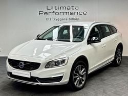 Vit Begagnad 2017 Volvo V60 CC Summum Kombi | 139 000 kr (Marknadspris)