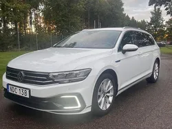 Vit Begagnad 2022 VW Passat GTE Kombi | 269 000 kr (Marknadspris)