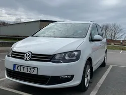 Vit Begagnad 2015 VW Sharan Minibuss | 189 900 kr (Marknadspris)