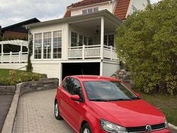 Röd Begagnad 2016 VW Polo Halvkombi | 89 000 kr (Marknadspris)