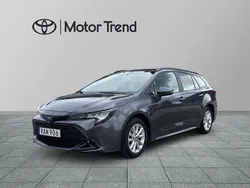Mörkgrå (grå) Begagnad 2023 Toyota Corolla Active Kombi | 299 900 kr (Marknadspris)
