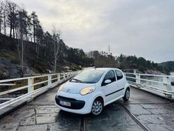 Vit Begagnad 2008 Citroën C1 Halvkombi | 29 900 kr (Marknadspris)