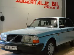 Blå Begagnad 1984 Volvo 244 Sedan | 199 900 kr