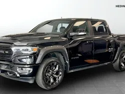 Svart (black) Begagnad 2021 RAM 1500 Pickup | 779 900 kr (Dyr)