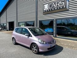 Ljusröd Begagnad 2007 Honda Jazz Halvkombi | 39 900 kr (Bra pris)