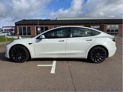 Vit Begagnad 2021 Tesla Model 3 Performance Sedan | 359 000 kr (Marknadspris)