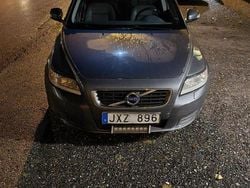 Grå Begagnad 2011 Volvo V50 Kinetic Kombi | 43 000 kr (Marknadspris)