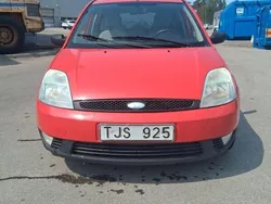Röd Begagnad 2003 Ford Fiesta Halvkombi | 12 000 kr (Superpris)