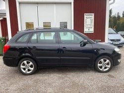 Svart Begagnad 2012 Skoda Fabia Elegance Kombi | 49 000 kr (Marknadspris)