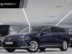 Blå Begagnad 2016 VW Passat GTE Kombi | 154 900 kr (Marknadspris)