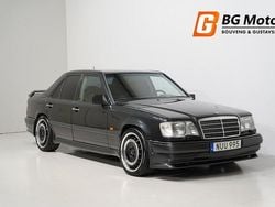 Svart Begagnad 1988 Mercedes E300 Sedan | 129 900 kr