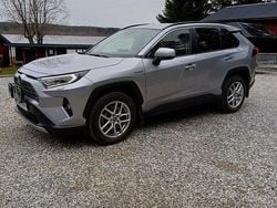 Silver Begagnad 2022 Toyota RAV4 Hybrid Executive SUV | 389 000 kr (Bra pris)