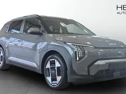Grå (grey) Ny 2025 Kia EV3 Plus SUV | 504 370 kr (Marknadspris)